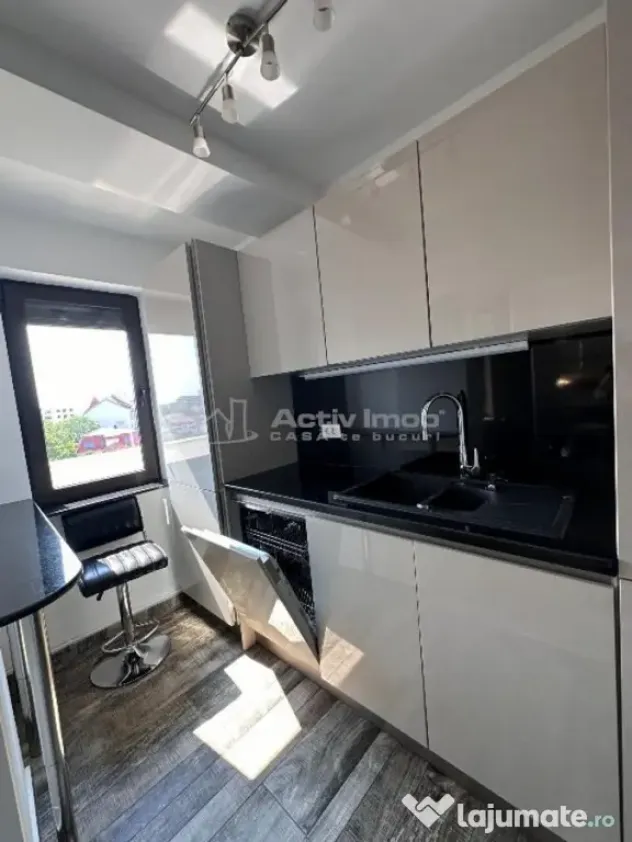 3 camere semidecomandat - 220 mp - terasa proprie 106 mp - I