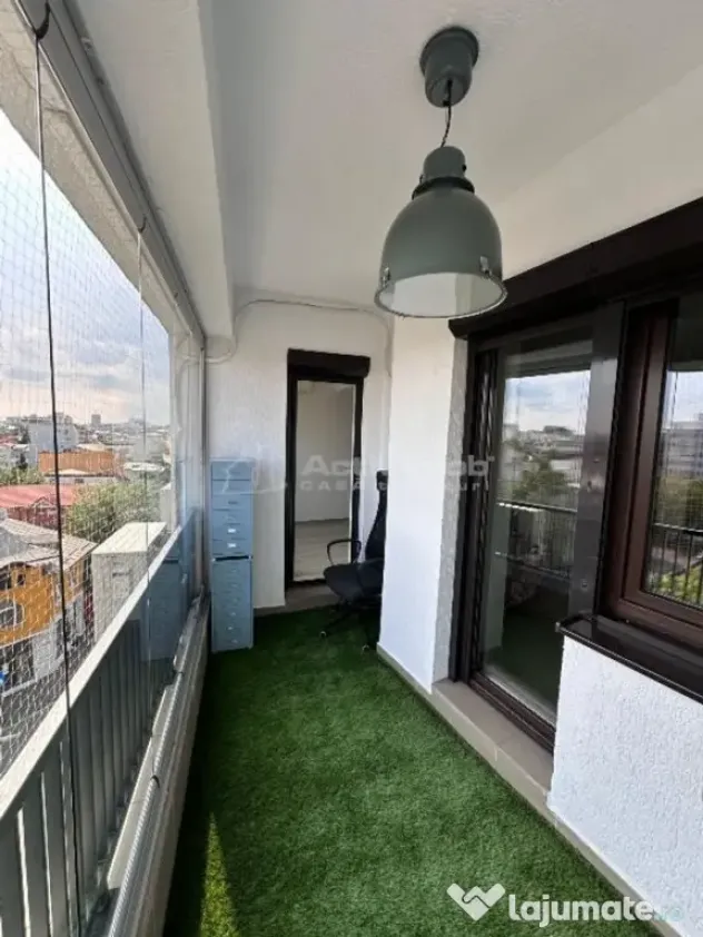 3 camere semidecomandat - 220 mp - terasa proprie 106 mp - I