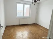 Apartament 3 camere luminos cu boxa Calea Bucuresti 