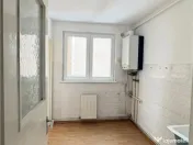 Apartament 3 camere luminos cu boxa Calea Bucuresti 