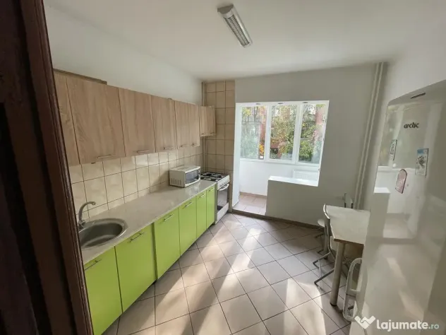 De inchiriat apartament cu 2 camere central