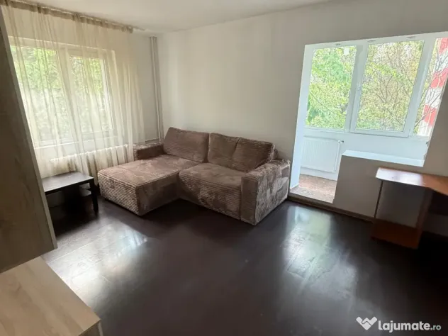 De inchiriat apartament cu 2 camere central
