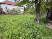 Casa de vanzare ,90 mp constructie ,teren 1400mp ,parcelabil 