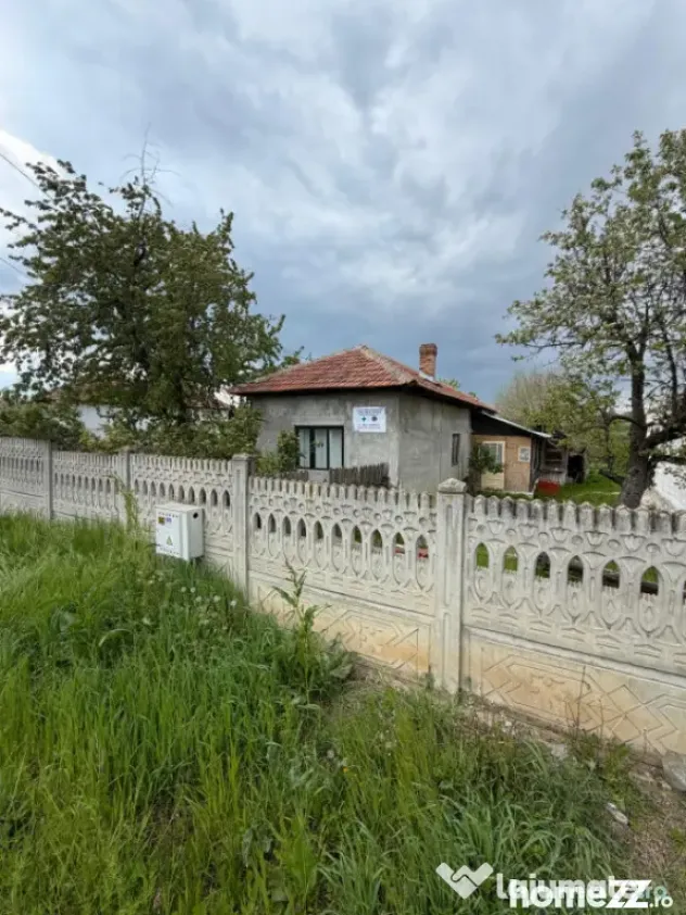 Casa de vanzare ,90 mp constructie ,teren 650mp ,str Rozelor - Filiasi (Dolj)