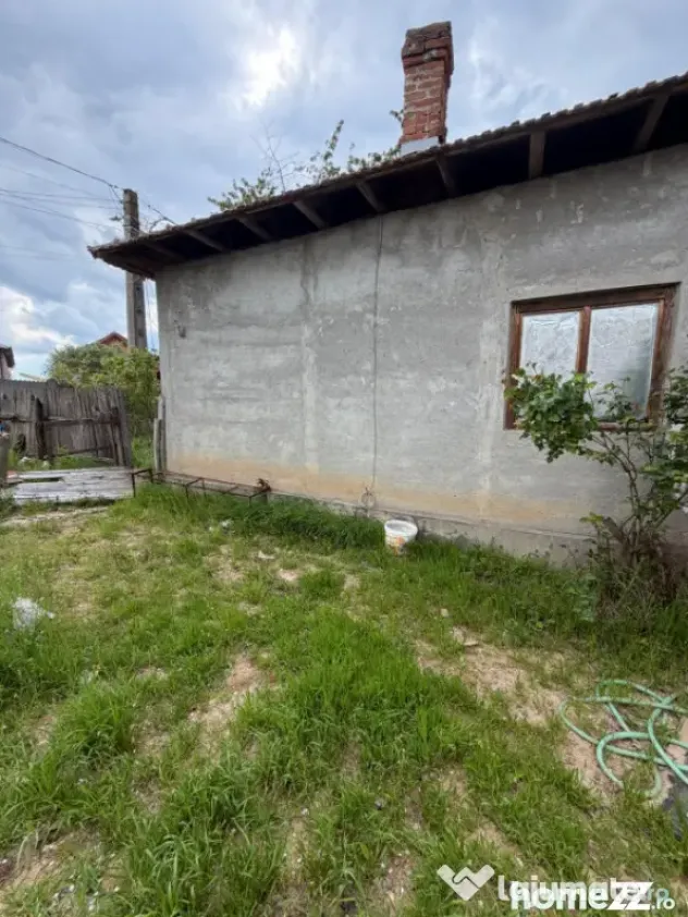 Casa de vanzare ,90 mp constructie ,teren 650mp ,str Rozelor - Filiasi (Dolj)