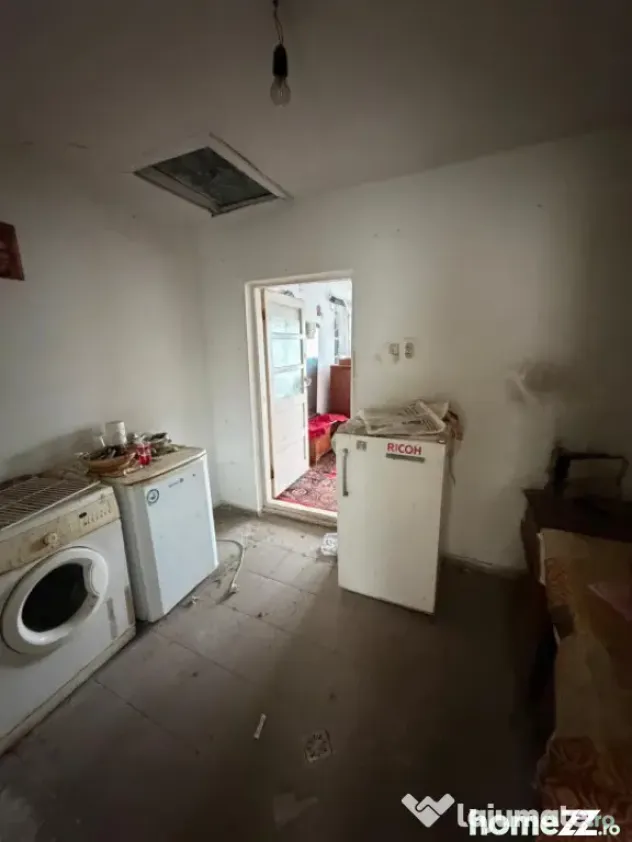 Casa de vanzare ,90 mp constructie ,teren 650mp ,str Rozelor - Filiasi (Dolj)