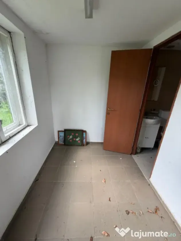 Casa de vanzare ,90 mp constructie ,teren 1400mp ,parcelabil