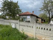 Casa de vanzare ,90 mp constructie ,teren 1400mp ,parcelabil 