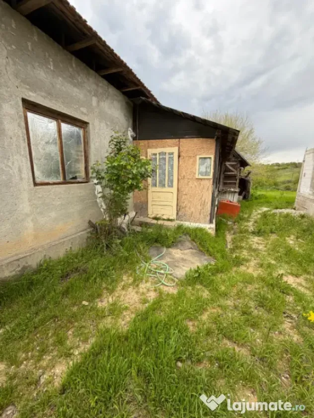 Casa de vanzare ,90 mp constructie ,teren 1400mp ,parcelabil