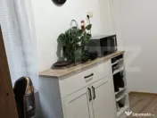 Apartament cu 3 camere, semidecomandat, 84 mp, zona Semicent 