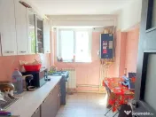 De vanzare apartament cu 4 camere, strada Anghel Saligny,... 