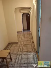 FAR, de vanzare 3 camere, decomandat, etaj 1, gaze 