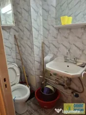 FAR, de vanzare 3 camere, decomandat, etaj 1, gaze 