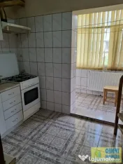 FAR, de vanzare 3 camere, decomandat, etaj 1, gaze 