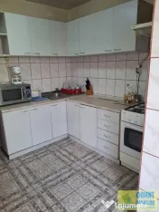 FAR, de vanzare 3 camere, decomandat, etaj 1, gaze 