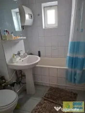 FAR, de vanzare 3 camere, decomandat, etaj 1, gaze 