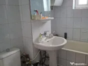 FAR, de vanzare 3 camere, decomandat, etaj 1, gaze 