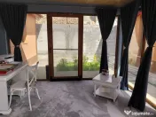 Casă complet utilată cu curte de poveste – la câteva... 