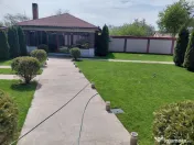 Casă complet utilată cu curte de poveste – la câteva... 