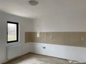 Case pe parter cu 3 camere-Teren 800 mp-Asfalt-Mutare imedia 