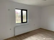 Case pe parter cu 3 camere-Teren 800 mp-Asfalt-Mutare imedia 