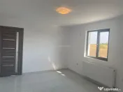 Case pe parter cu 3 camere-Teren 800 mp-Asfalt-Mutare imedia 