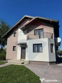 Casă / Vilă spațioasă cu curte mare de închiriat în...