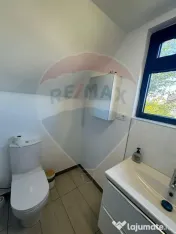 Casă / Vilă spațioasă cu curte mare de închiriat în... 