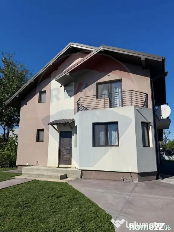 Casă / Vilă spațioasă cu curte mare de închiriat în...