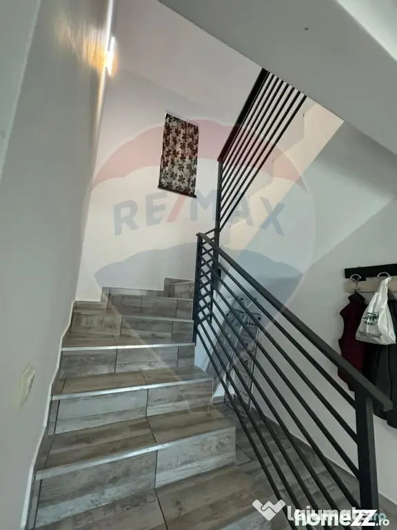 Casă / Vilă spațioasă cu curte mare de închiriat în...
