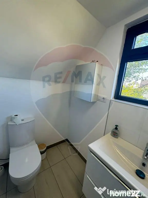 Casă / Vilă spațioasă cu curte mare de închiriat în...