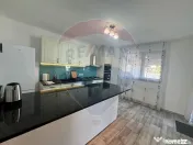 Casă / Vilă spațioasă cu curte mare de închiriat în...