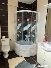 Casă / Vilă spațioasă cu curte mare de închiriat în...