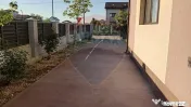 Casă / Vilă spațioasă cu curte mare de închiriat în... 