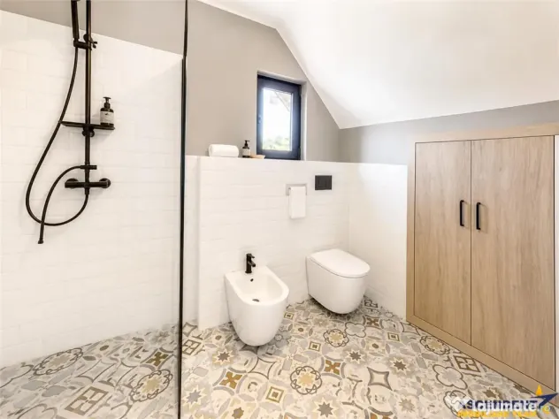 Casa noua Persani, 2022, panorama, design elegant, echipata,