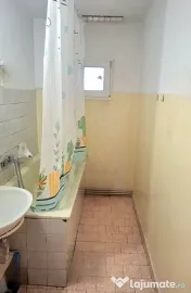 Vind apartament 3 camere Calea Manastur. 