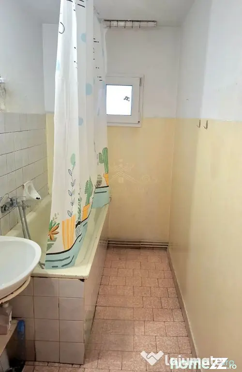Vind apartament 3 camere Calea Manastur.