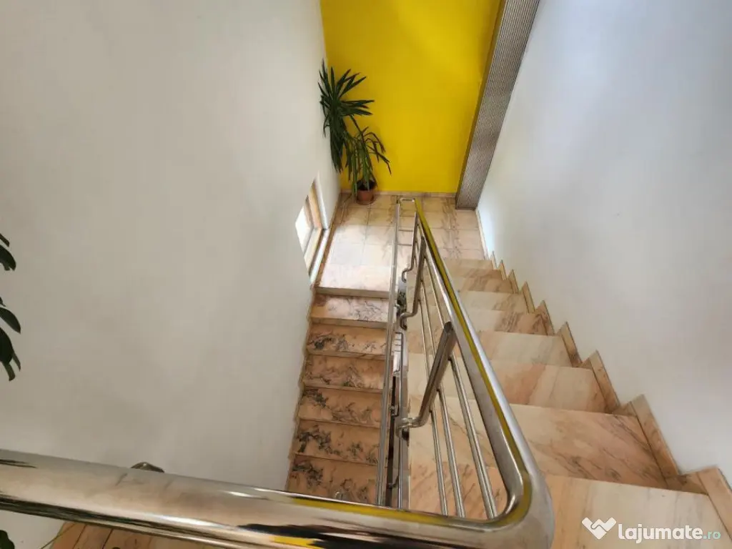 Spatiu de inchiriat , zona centrala , 80 mp , baza Copou