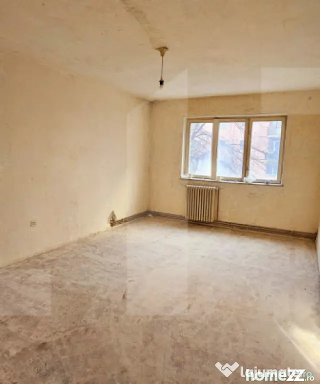 Apartament cu 3 camere, 72 mp, etaj 1, ideal pentru renovare - Sfantu Gheorghe (Covasna)