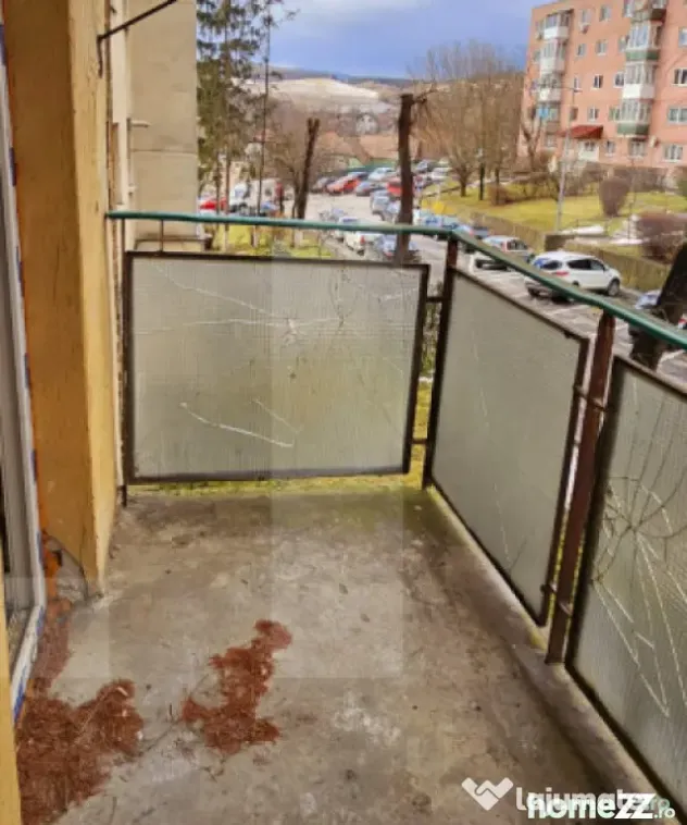 Apartament cu 3 camere, 72 mp, etaj 1, ideal pentru renovare - Sfantu Gheorghe (Covasna)