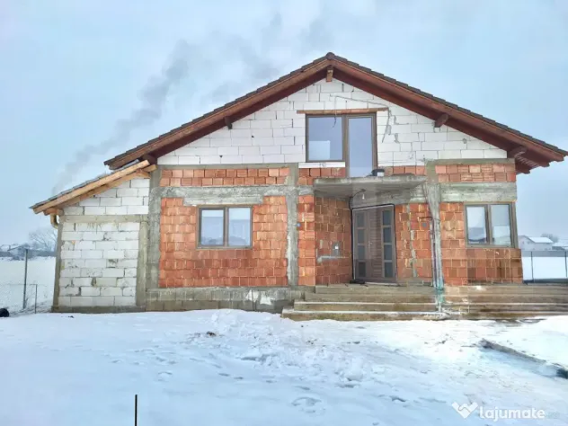 Casa individuala,4 dormitoare,teren 611 mp,Vintu de Jos