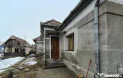 Proprietate cu 2 case, una fiind tradițională, Dezmir 