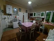 Casa cu 4 camere, baie, bucatarie, anexe, pivniță, teren 1 