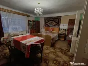 Casa cu 4 camere, baie, bucatarie, anexe, pivniță, teren 1 
