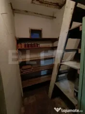 Casa cu 4 camere, baie, bucatarie, anexe, pivniță, teren 1 