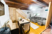 Casa De Vacanta cu vedere la lacul Bezid-OPORTUNITATE 