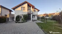 Casă Individuală Modernă cu Panouri Solare, Intrare Separ 