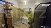Casă Individuală Modernă cu Panouri Solare, Intrare Separ 