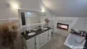 Casă Individuală Modernă cu Panouri Solare, Intrare Separ 