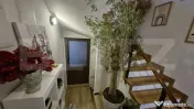 Casă Individuală Modernă cu Panouri Solare, Intrare Separ 